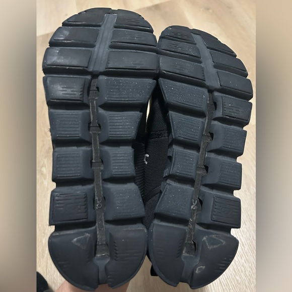 On Cloud Running Men's Athletic Black Shoes - Picture 6 of 7